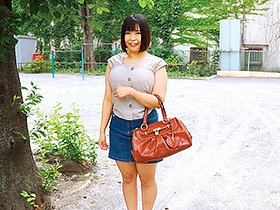 巨乳水泳インストラクターAV出演！ザーメンは飲むのが当たり前だと思っていた豊満素人女子の飲精ごっくんフェラとデカ尻騎乗位SEX ななみ　サンプル画像03